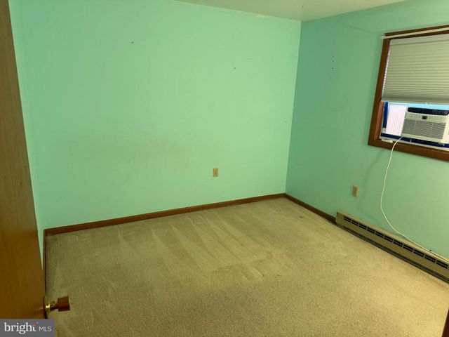 527 LINDEN ST, Leesport, PA 19533