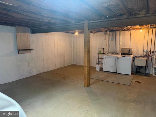 527 LINDEN ST, Leesport, PA 19533