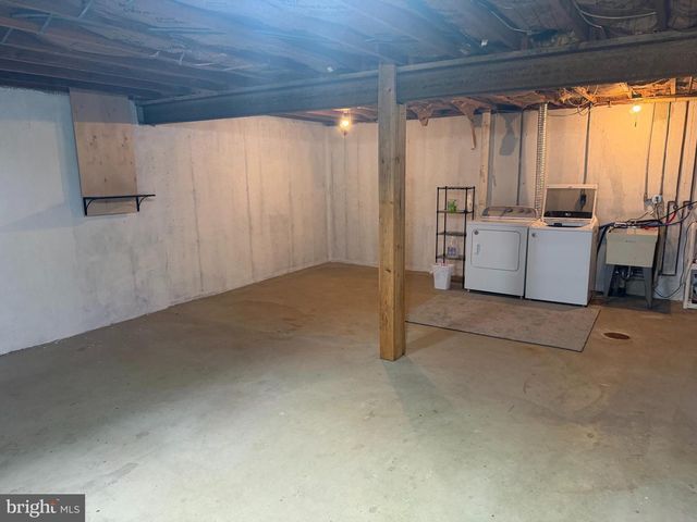 527 LINDEN ST, Leesport, PA 19533
