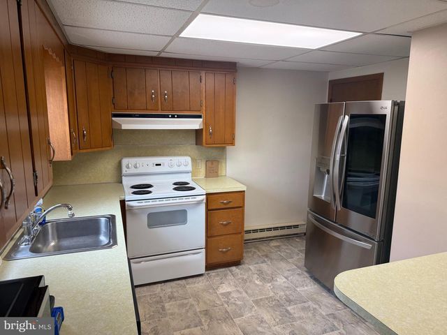 527 LINDEN ST, Leesport, PA 19533