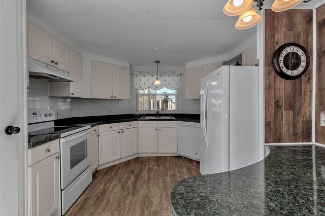 94 ANNE BONNY CIRCLE, Nokomis, FL 34275