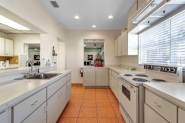 94 ANNE BONNY CIRCLE, Nokomis, FL 34275