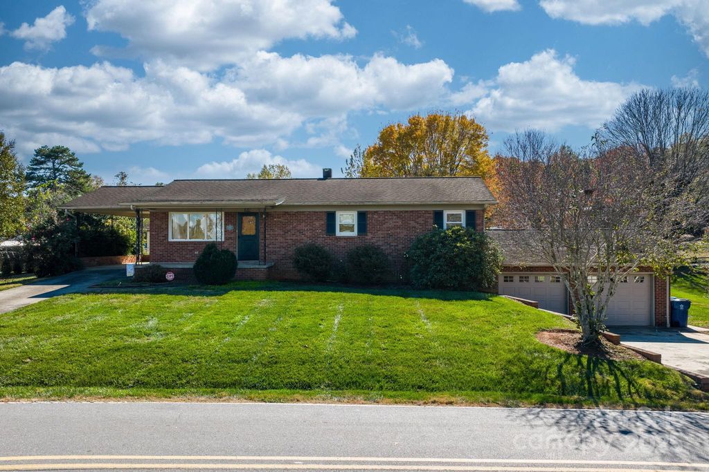 1515 Fairway Acres Road, Lenoir, NC 28645