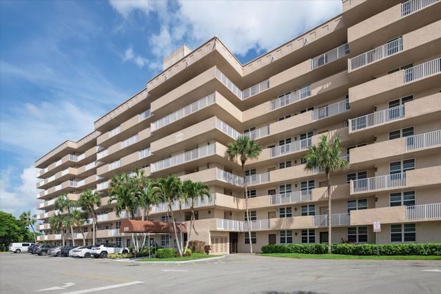 250 Jacaranda Drive 408, Plantation, FL 33324