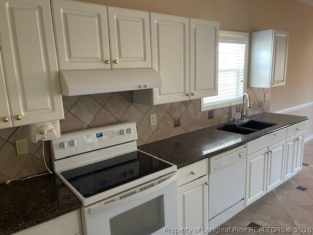 504 Bramblegate Road, Hope Mills, NC 28348 — photo 5