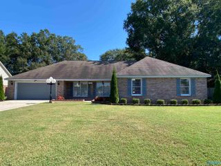 3008 Stoneway Drive SW, Decatur, AL 35603