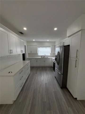 11105 SW 156th Ter, Miami, FL 33157