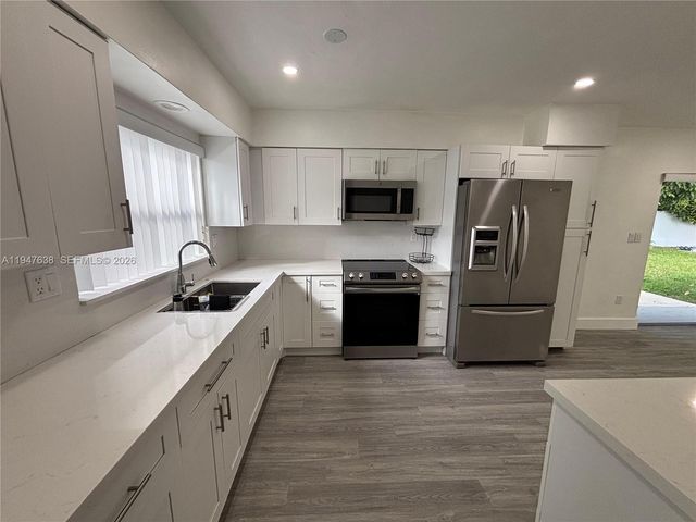 11105 SW 156th Ter, Miami, FL 33157