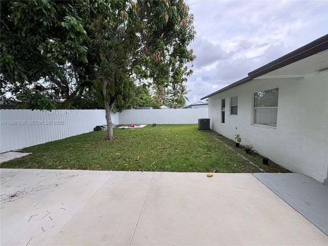 11105 SW 156th Ter, Miami, FL 33157