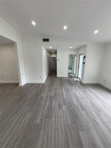 11105 SW 156th Ter, Miami, FL 33157