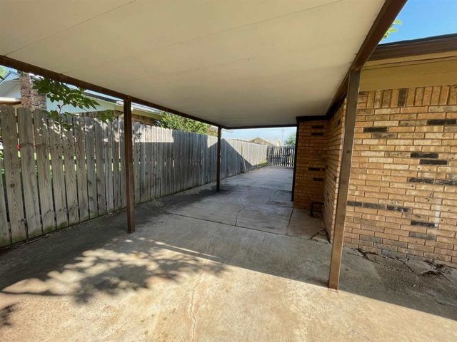 6908 SW Beta Ave, Lawton, OK 73505
