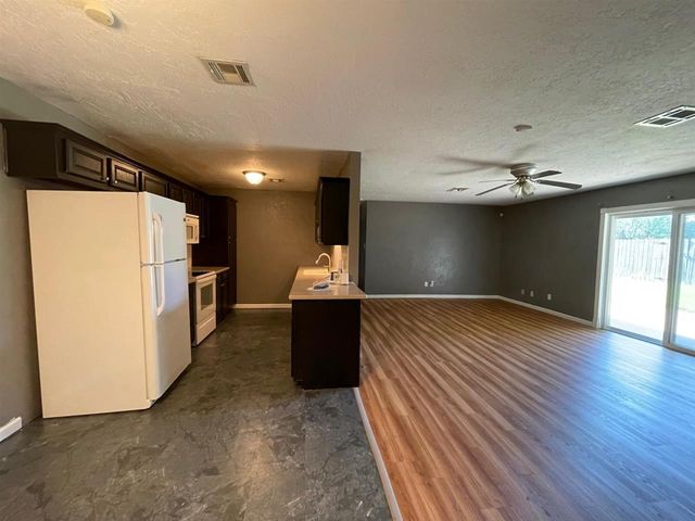 6908 SW Beta Ave, Lawton, OK 73505