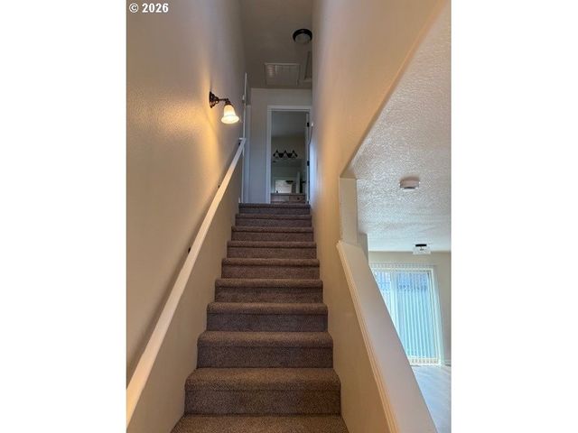 15650 Se STARK St, Portland, OR 97233
