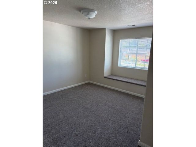 15650 Se STARK St, Portland, OR 97233