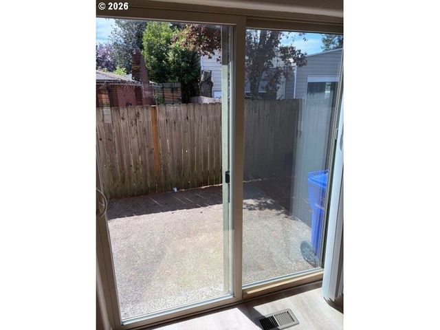 15650 Se STARK St, Portland, OR 97233