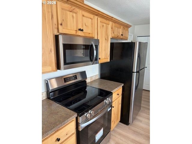 15650 Se STARK St, Portland, OR 97233