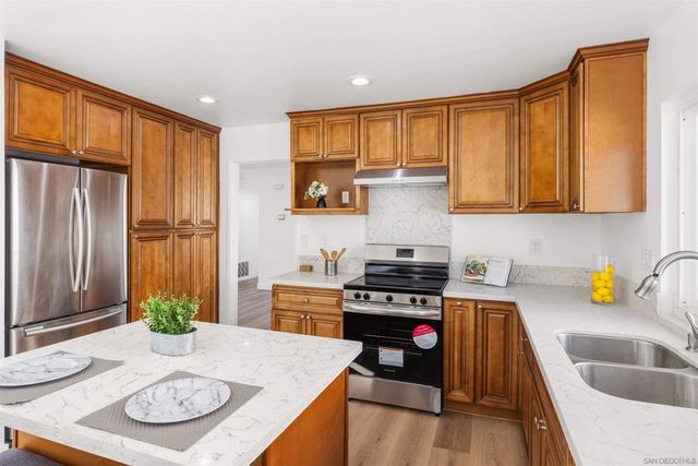 8695 Rideabout Ln, San Diego, CA 92129