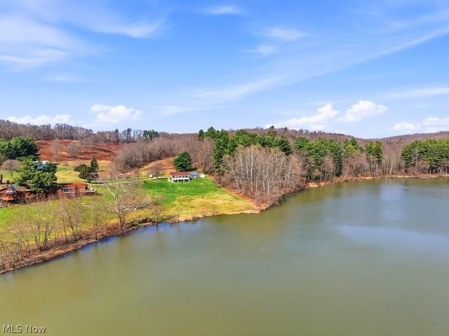 1430 Magnolia Road SW, Dellroy, OH 44620