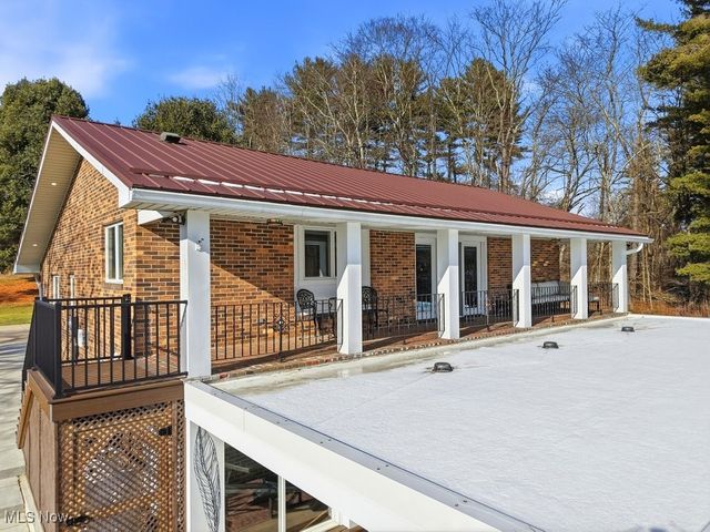 1430 Magnolia Road SW, Dellroy, OH 44620