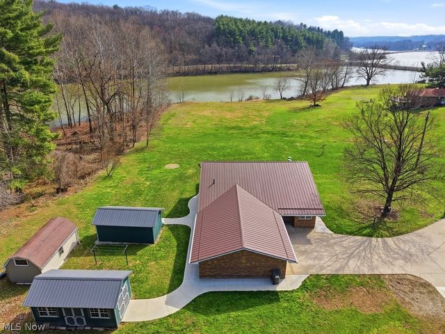 1430 Magnolia Road SW, Dellroy, OH 44620