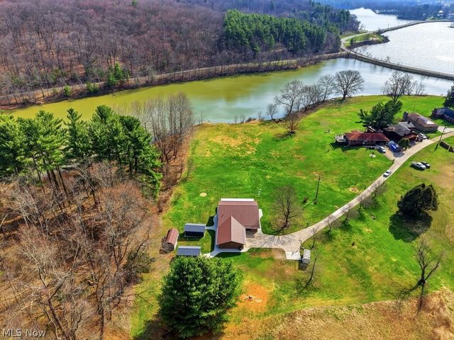 1430 Magnolia Road SW, Dellroy, OH 44620