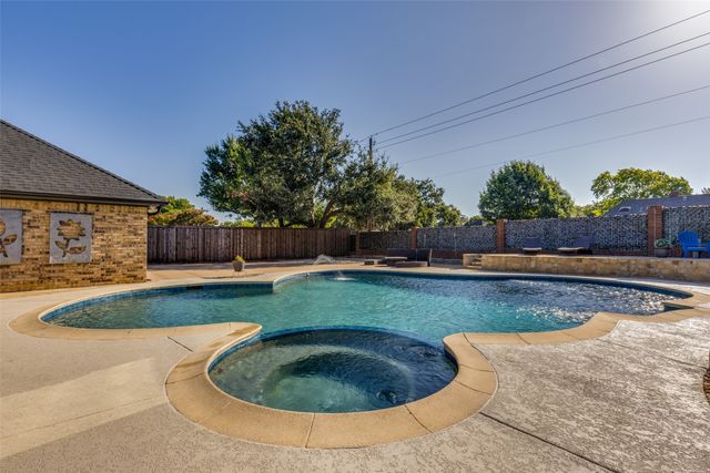 3204 Channing Lane, Bedford, TX 76021