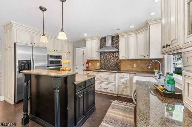 1 Layton Ct, Hillsborough Twp., NJ 08844