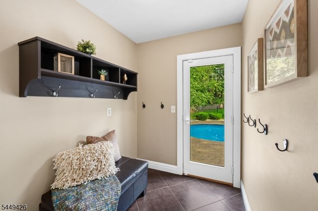 1 Layton Ct, Hillsborough Twp., NJ 08844