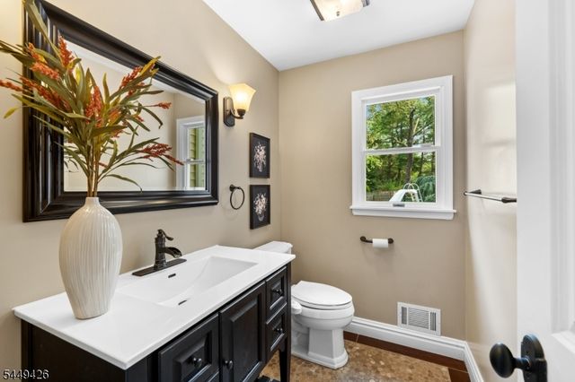 1 Layton Ct, Hillsborough Twp., NJ 08844