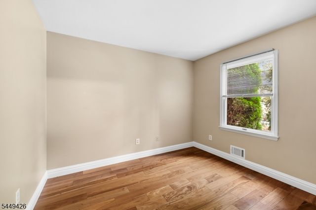 1 Layton Ct, Hillsborough Twp., NJ 08844