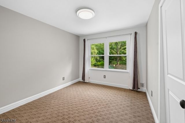 1 Layton Ct, Hillsborough Twp., NJ 08844