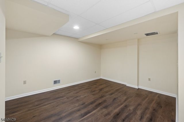 1 Layton Ct, Hillsborough Twp., NJ 08844