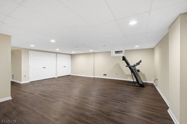1 Layton Ct, Hillsborough Twp., NJ 08844