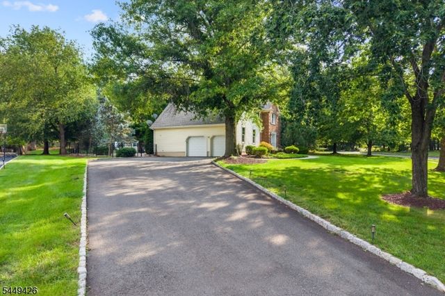 1 Layton Ct, Hillsborough Twp., NJ 08844