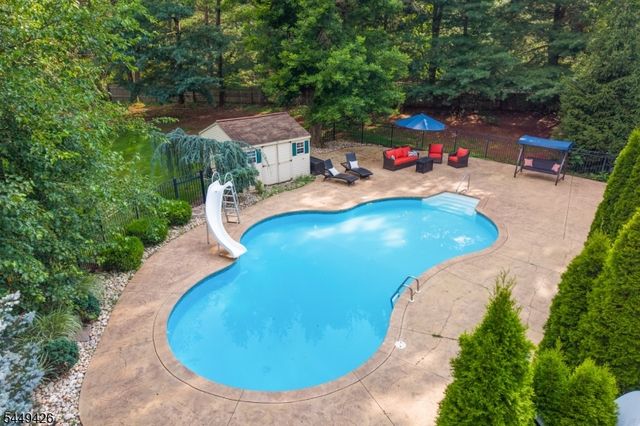 1 Layton Ct, Hillsborough Twp., NJ 08844