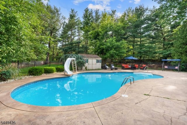 1 Layton Ct, Hillsborough Twp., NJ 08844
