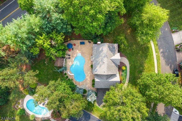 1 Layton Ct, Hillsborough Twp., NJ 08844