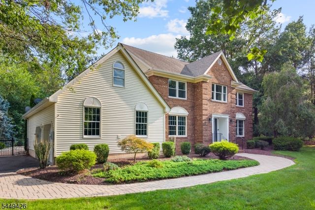 1 Layton Ct, Hillsborough Twp., NJ 08844