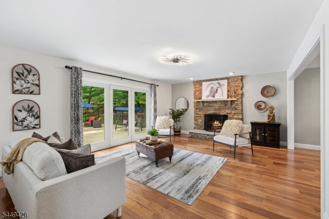 1 Layton Ct, Hillsborough Twp., NJ 08844
