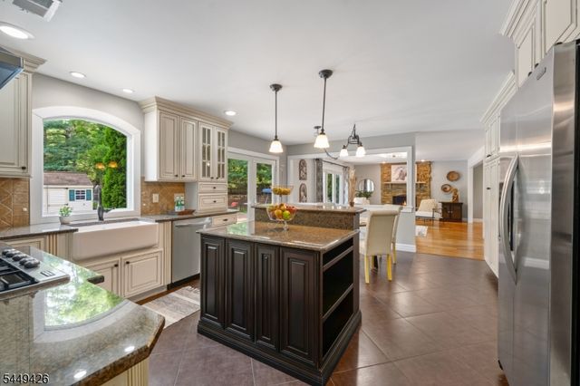 1 Layton Ct, Hillsborough Twp., NJ 08844