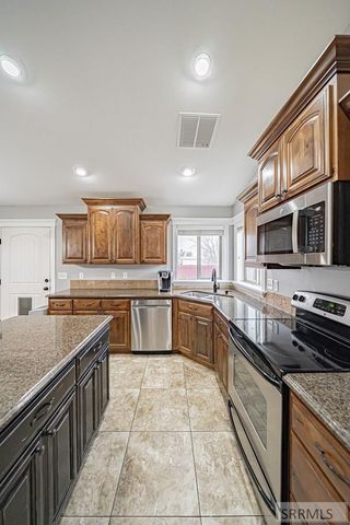 2185 Lawrence Lane, Blackfoot, ID 83221