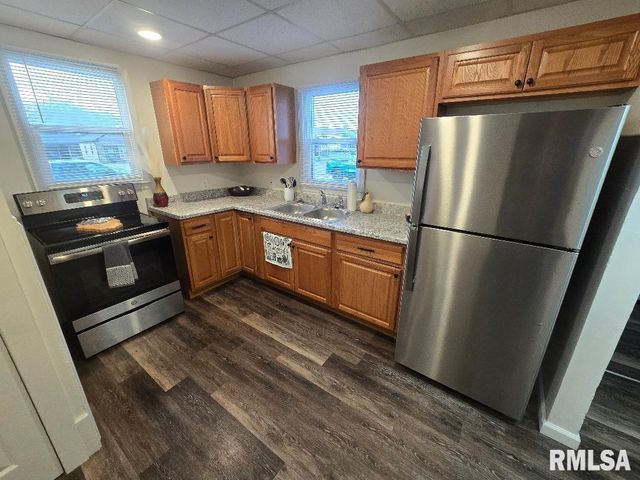 418 19TH Avenue N, Clinton, IA 52732