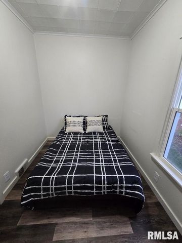 418 19TH Avenue N, Clinton, IA 52732