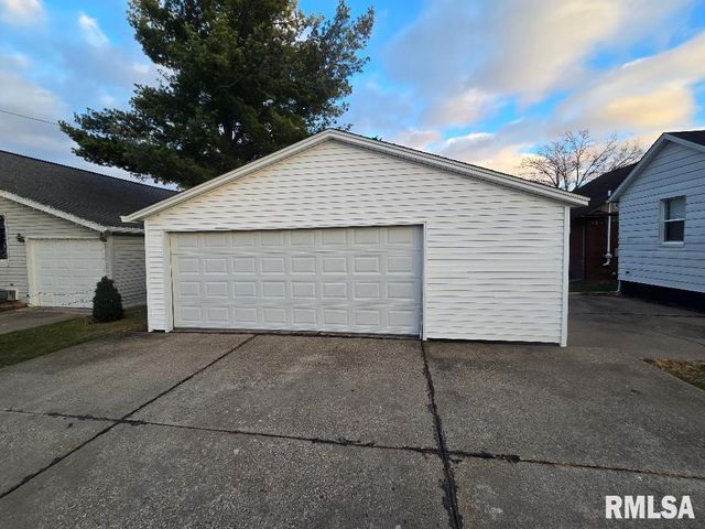 418 19TH Avenue N, Clinton, IA 52732