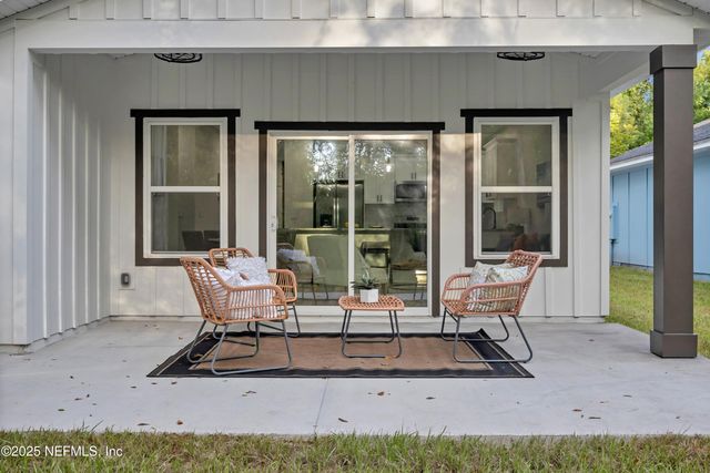 34 DELMONTE Street, Baldwin, FL 32234