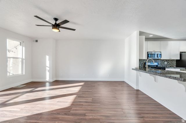 678 E MORAY HILL CT, Draper, UT 84020