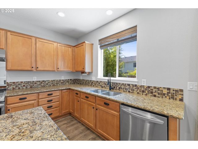 12800 JOYS Dr, Oregon City, OR 97045