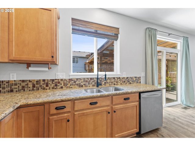 12800 JOYS Dr, Oregon City, OR 97045