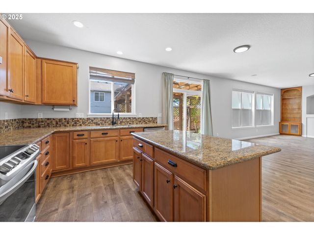 12800 JOYS Dr, Oregon City, OR 97045