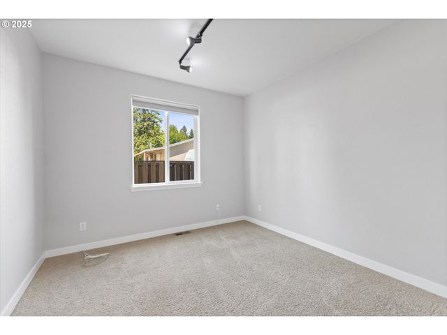 12800 JOYS Dr, Oregon City, OR 97045